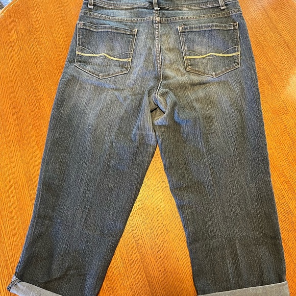 FADED GLORY CAPRIS JEANS | Size 8 - Picture 7 of 7